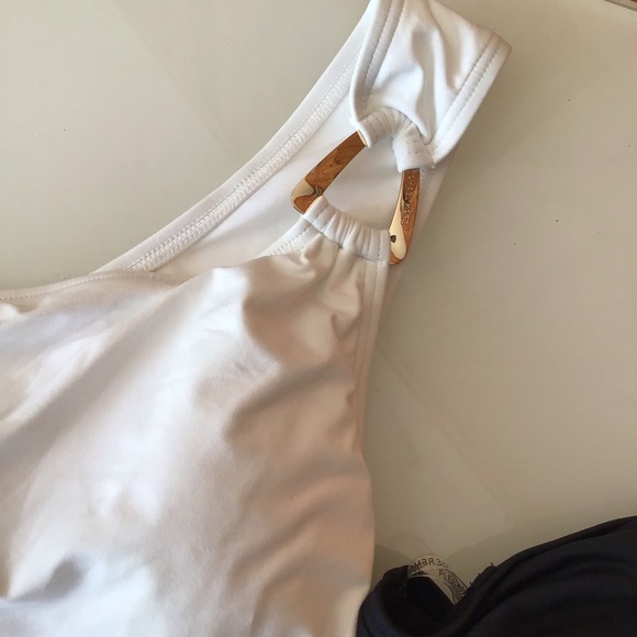 SOLD OUT!Michael Kors Logo Hardwear 🖤 - Picture 6 of 7